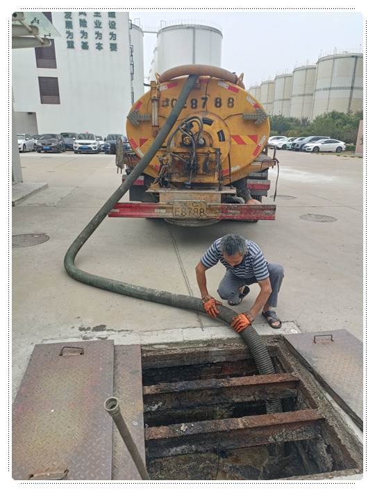 积玉口镇隔油池清掏