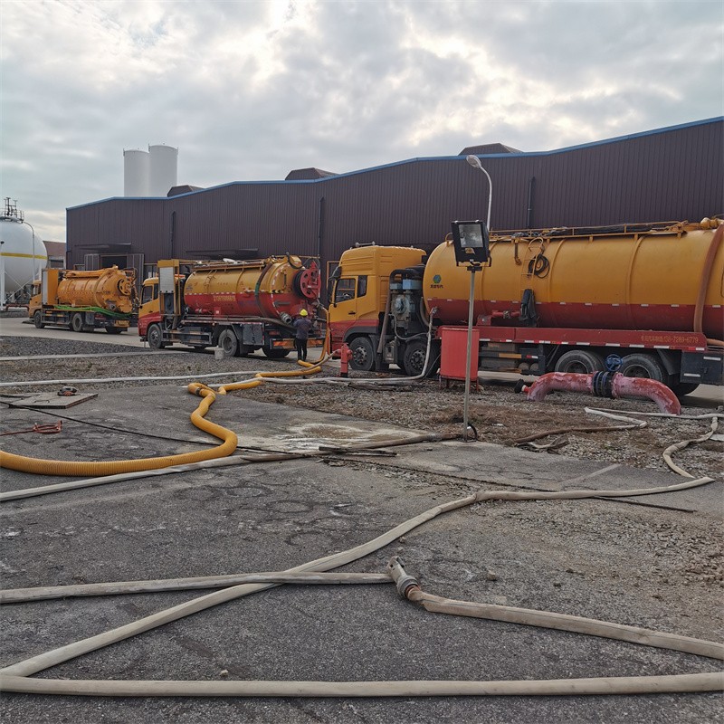 积玉口镇污水池清理