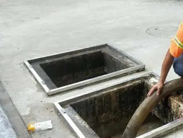 积玉口镇化粪池清理