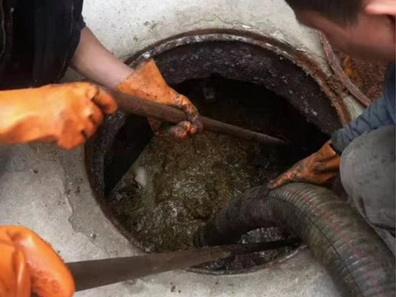 积玉口镇清理化粪池时如何避免沼气的危害?